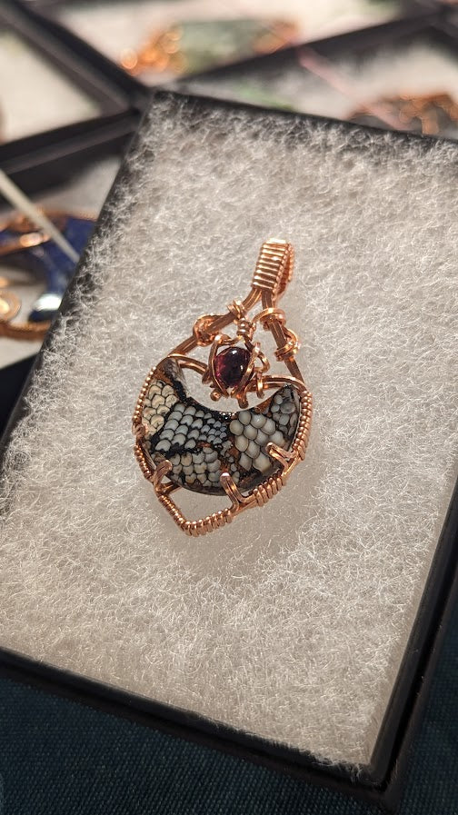 Snakeskin agate moon with garnet accent